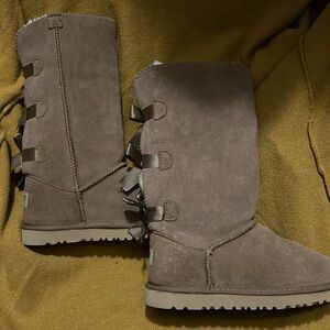 Leather/sheapskin boots with bows. Size EU 38 never worn